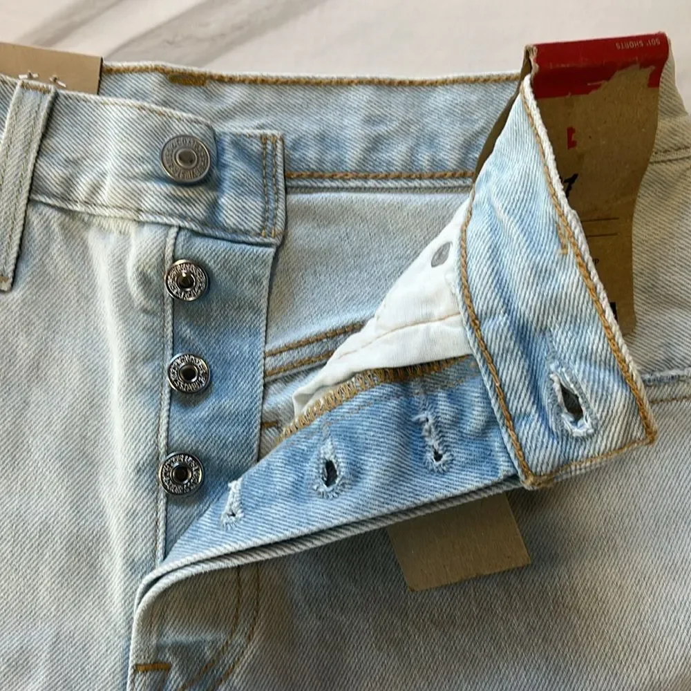 NWT Levi's 90's 501 Distressed High Rise Button Fly Denim Short in light wash 24